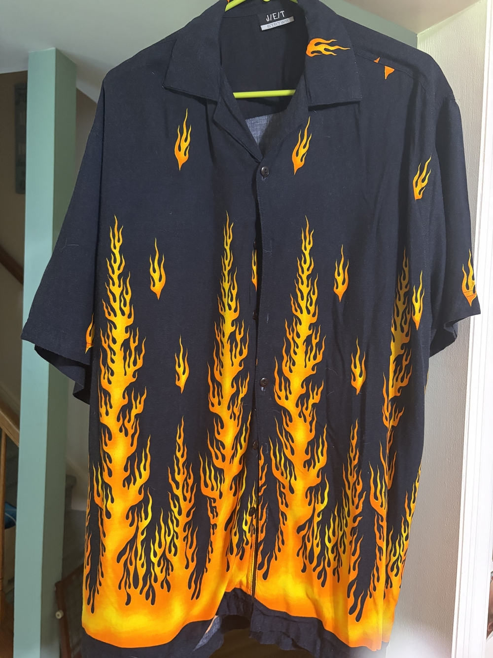 J/E/T Vintage Men’s Black Short-Sleeve Button-Up Shirt with Orange Flame Print